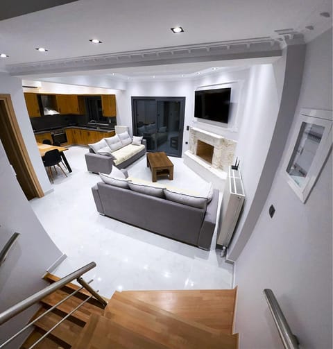 On-site shops, TV and multimedia, Living room, Seating area, Dining area, kitchen