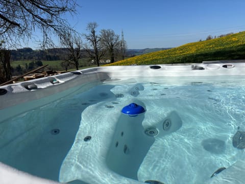 Property building, Hot Tub