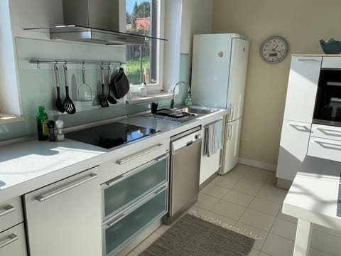 The Sleepy Sea House in Pula