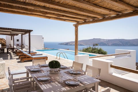 Balcony/Terrace, Dining area, Pool view, Sea view, Swimming pool