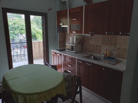 Library, Kitchen or kitchenette