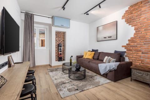 TV and multimedia, Living room, hair dresser