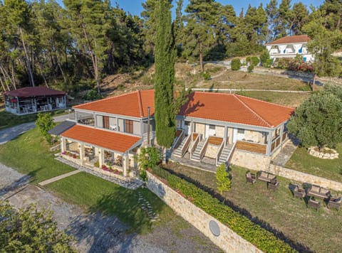 Property building, Day, Natural landscape, Garden, Garden view