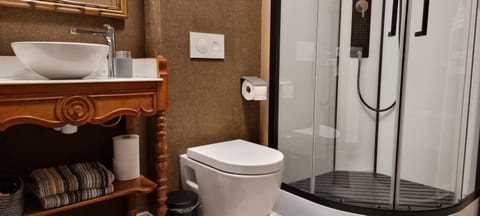 Logies La Chèvre Folle - Lodging & Cooking in Style with Shared Kitchen Bed and Breakfast in Ostend