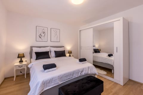 Bed, Photo of the whole room, Bedroom, towels, wardrobe