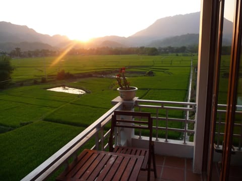 Balcony/Terrace, Mountain view, Sunset