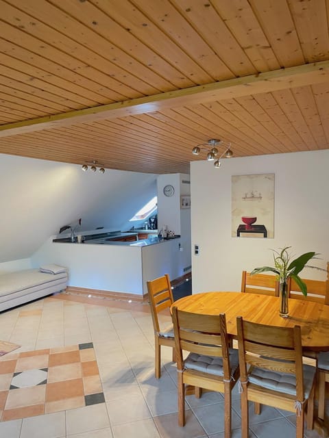Dining area, kitchen