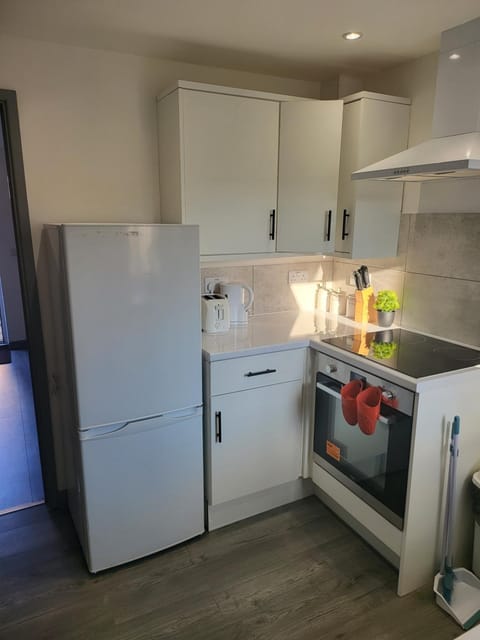Vetrelax Colchester Three bedroom house- Sleeps up to 7 - Free Wi-Fi - Contractors - Families - Long Term Stays Apartment in Colchester