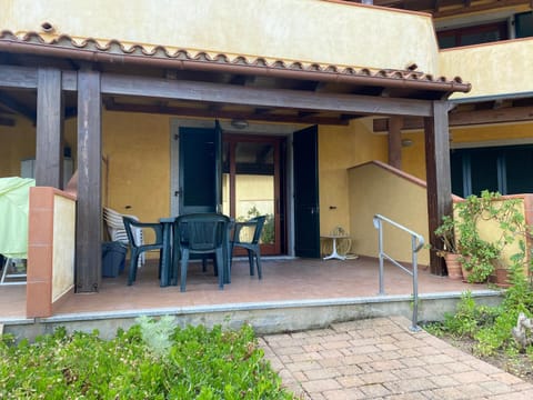 Patio, Facade/entrance