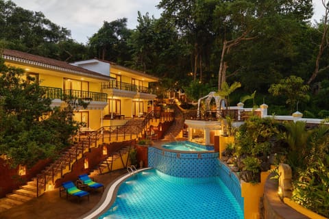 Property building, Day, Natural landscape, Hot Tub, Balcony/Terrace, Lounge or bar, Evening entertainment, Garden view, Pool view, Swimming pool, sunbed