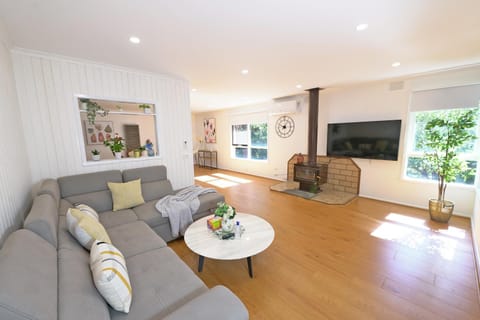 Living room, Photo of the whole room, Seating area