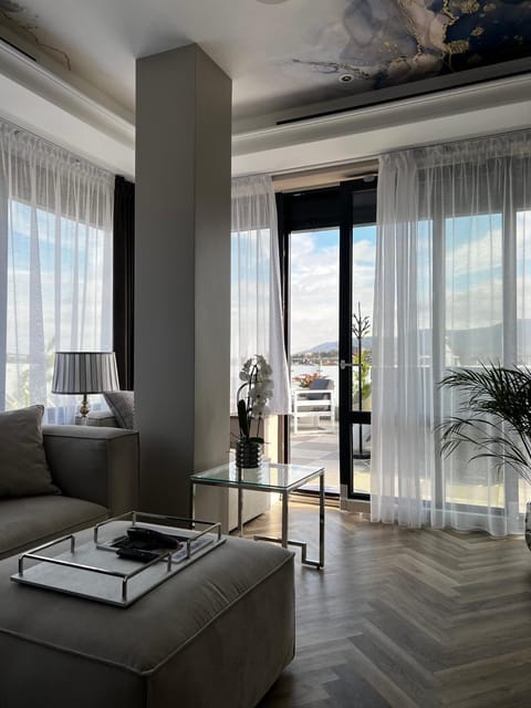 View (from property/room), Balcony/Terrace, Living room, Seating area