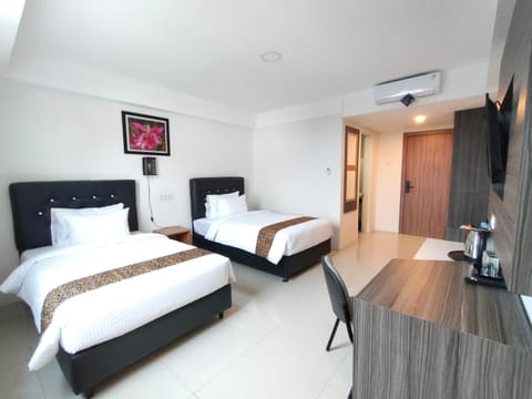 Bed, TV and multimedia, Photo of the whole room, Bedroom, air conditioner