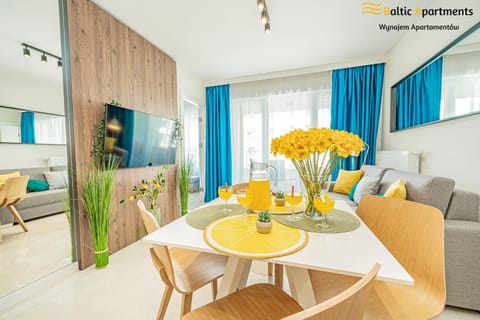 Bed, TV and multimedia, Living room