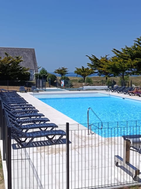 Magnifique vue mer Plage à 100m Piscine & Terrasse Apartment in Ploemeur
