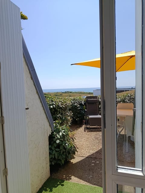 Magnifique vue mer Plage à 100m Piscine & Terrasse Apartment in Ploemeur