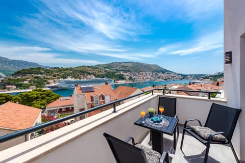 Natural landscape, View (from property/room), Balcony/Terrace, Mountain view, Sea view