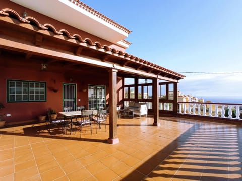 View (from property/room), Balcony/Terrace, Dining area, Sea view