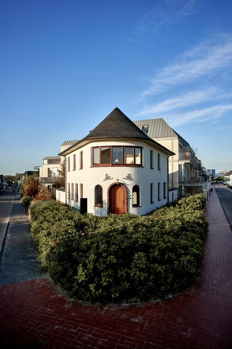 Property building, Off site, Day