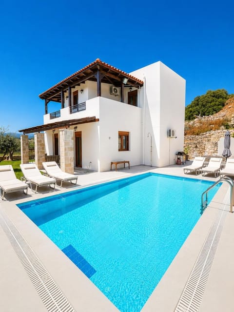 Property building, Patio, Day, Natural landscape, Pool view, Swimming pool, sunbed