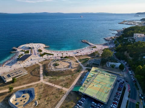 Big modern two - bedroom apartment with sea view and balcony - Spalato Apartment in Split