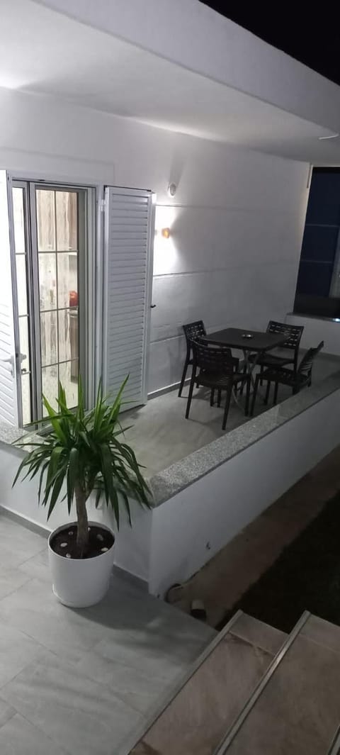 Patio, Night, TV and multimedia, Living room, Seating area, Dining area