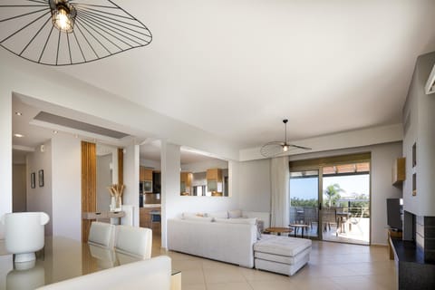 Quiet Villa Aviana,garden, heated pool,BBQ,jacuzzi Villa in Crete