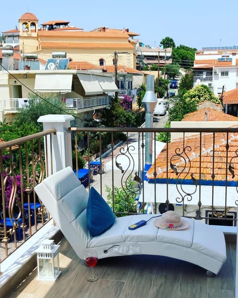 Restaurant/places to eat, View (from property/room), Balcony/Terrace, City view, Landmark view, Mountain view, Sea view, Street view