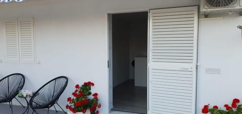Patio, Facade/entrance, Seating area