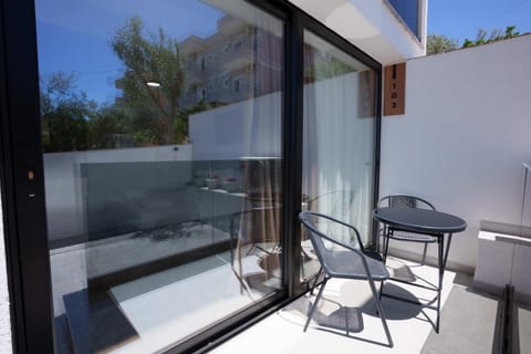 Patio, Natural landscape, View (from property/room), Balcony/Terrace, Dining area