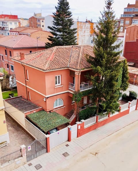 Property building, Bird's eye view, Garden, Parking