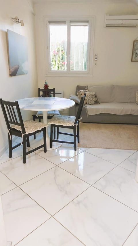 Communal lounge/ TV room, Living room, Seating area