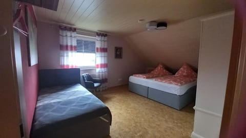 Bed, Photo of the whole room, Seating area, Bedroom