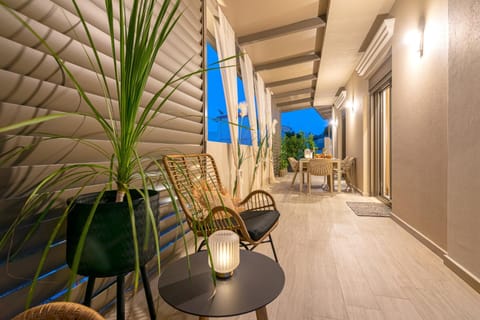 Patio, Balcony/Terrace, Seating area