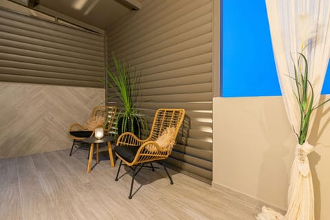 Patio, Balcony/Terrace, Seating area