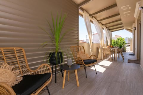 Patio, Balcony/Terrace, Seating area