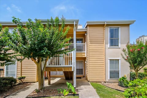 Property building, Garden, Balcony/Terrace