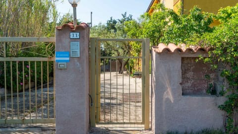 Property building, Facade/entrance, Day