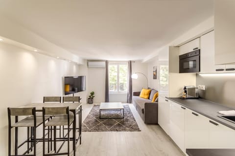 TV and multimedia, Living room, Seating area, Dining area, minibar