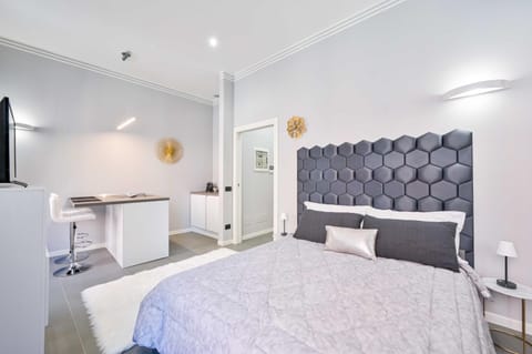 Kitchen or kitchenette, Dining area, Bedroom