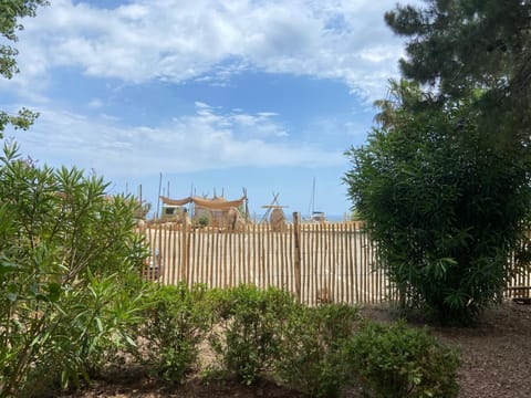 Les Lodges de la Plage U Dragulinu Bed and Breakfast in Sari-Solenzara