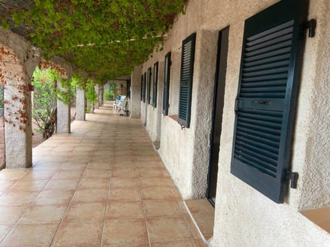 Les Lodges de la Plage U Dragulinu Bed and Breakfast in Sari-Solenzara