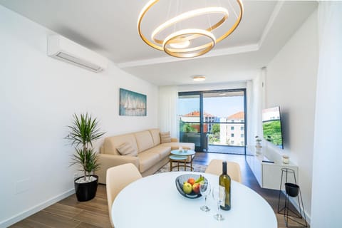 Living room, Seating area, Dining area, Food