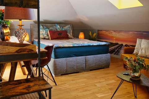 Bed, Living room, Photo of the whole room, Seating area, Bedroom