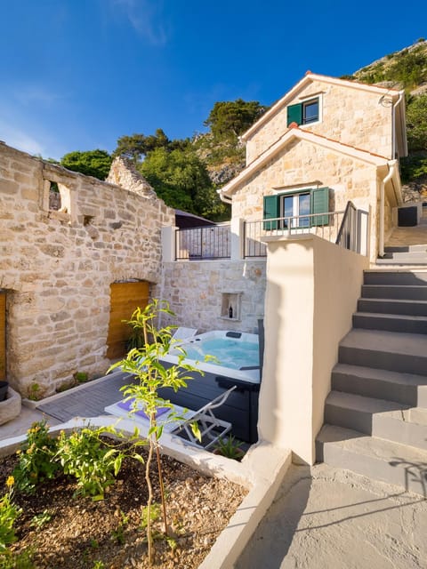 Property building, Patio, Hot Tub