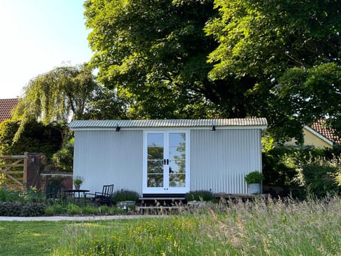 Property building, Day, Natural landscape, Garden, View (from property/room), View (from property/room), Garden view, Garden view