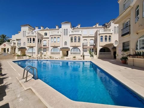 Property building, Day, Swimming pool