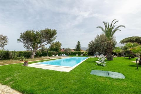 Garden, Garden view, Pool view, Swimming pool, sunbed