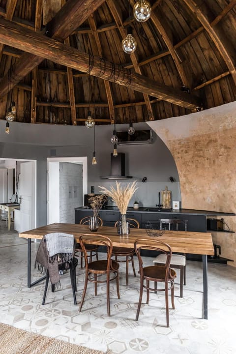 Dining area, kitchen