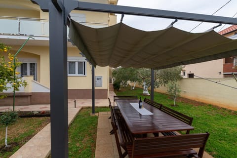 Property building, Garden, Internal: Not applicable to any particular room